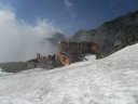 I ruderi del Rif. Guglielmina, distrutto da un incendio a Natale 2011