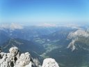 Il grandioso panorama sulla Val Fiorentina, sullo sfondo la Marmolada e il Sella