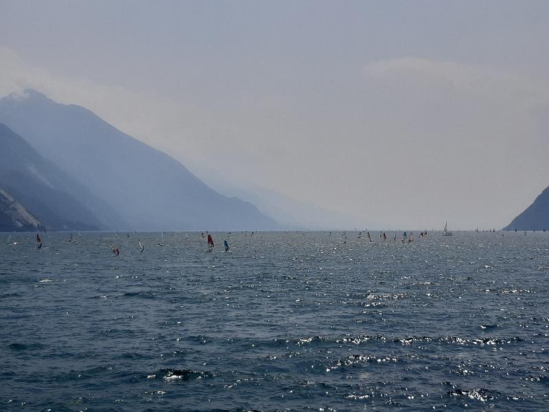 Lago "affollato" a Riva del Garda