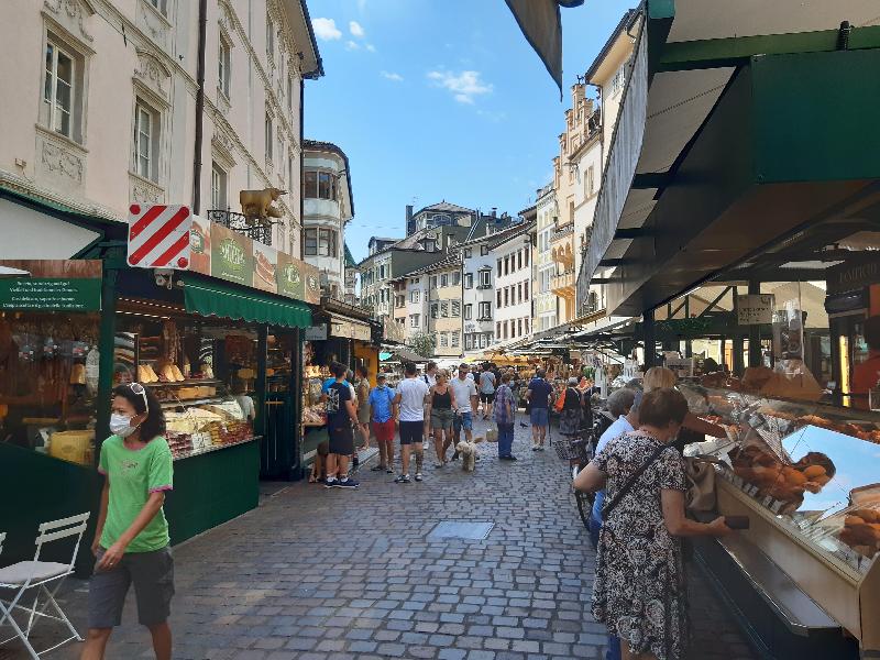 La via del mercato a Bolzano