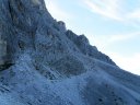 L'inizio del lungo traverso che sale diagonalmente alla Forcella del Sasso della Croce
