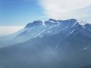 La catena orientale avvolta nella nebbiolina