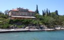 Albergo diruto a Omišalj