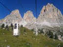Sull'ovovia che sale alla Forcella del Sasso Lungo