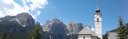 La chiesa di Colfosco con il versante nord del Sella