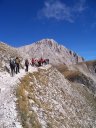 Il Corno Grande spunta dietro la Sella di M. Aquila